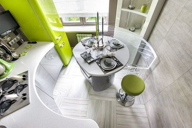 Обеденный стол