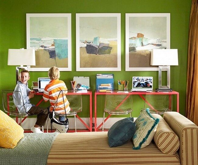 Отдельные столы рядом