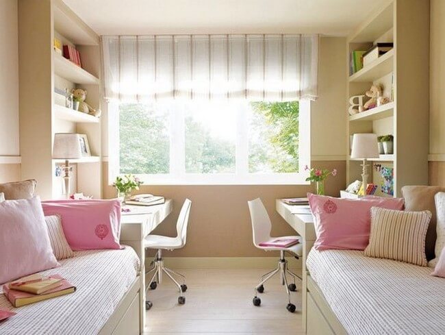 Столы напротив друг друга