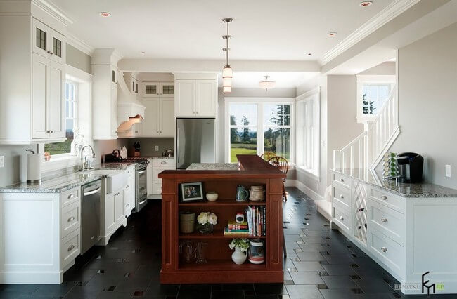 Комбинация различных типов плитки