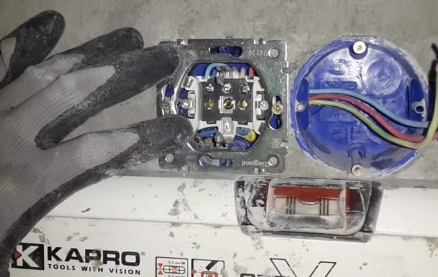 Выравниваем по уровню